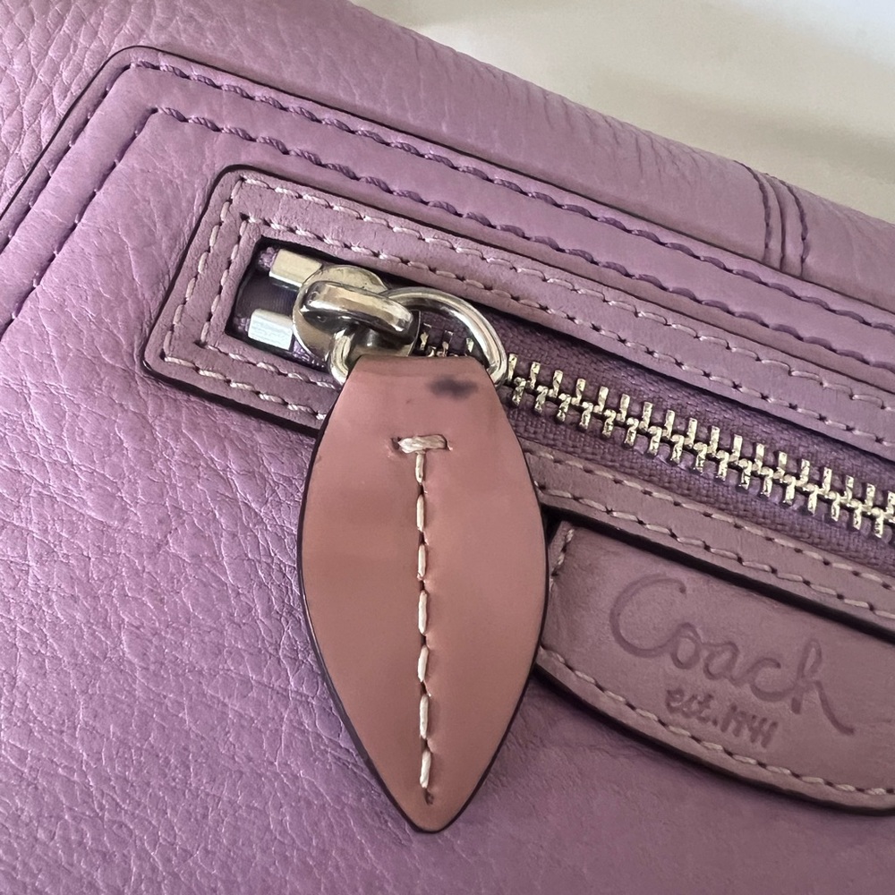 Coach Lilac Penelope Hobo Bag with Elegant Crescent Design - Picture 3 of 10